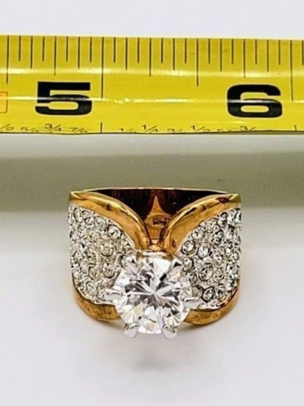 Exquisite Gold Large cocktail ring.